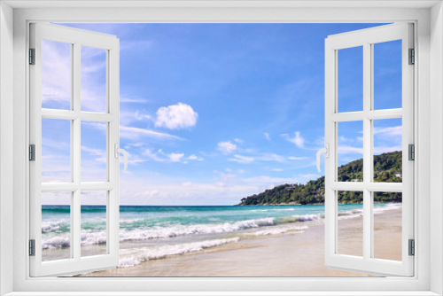 Fototapeta Naklejka Na Ścianę Okno 3D - Warm beautiful sea. Blue sky