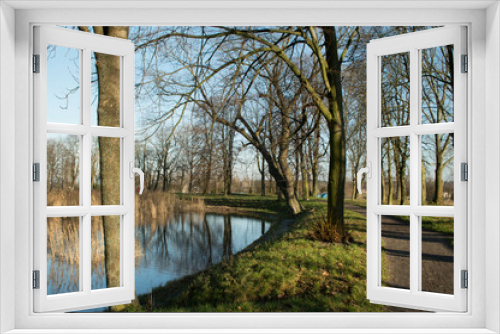 Fototapeta Naklejka Na Ścianę Okno 3D - Droga w parku