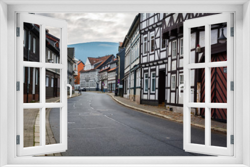Fototapeta Naklejka Na Ścianę Okno 3D - Winding road lined with sixteenth century buildings in the German town of Goslar.