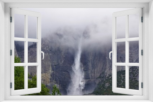 Fototapeta Naklejka Na Ścianę Okno 3D - Yosemite falls