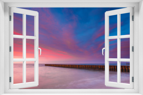 Fototapeta Naklejka Na Ścianę Okno 3D - Sunset on the beach, long time exposure