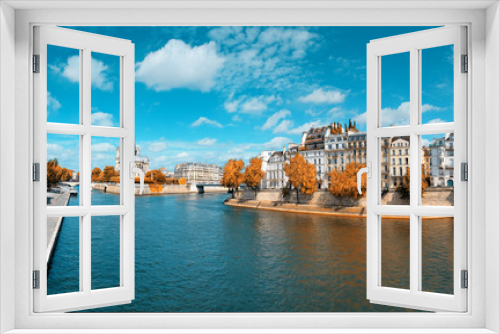 Fototapeta Naklejka Na Ścianę Okno 3D - Paris, panorama over river Seine with Notre-Dame cathedral in Fall