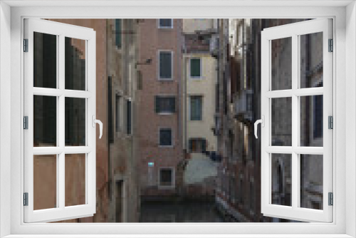 Fototapeta Naklejka Na Ścianę Okno 3D - VENICE - ITALY, APRIL 18, 2009: Typical picturesque romantic Venetian canal - Venice, Italy