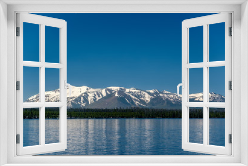 Fototapeta Naklejka Na Ścianę Okno 3D - Yellowstone Lake with mountains landscape