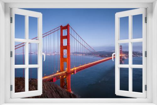 Fototapeta Naklejka Na Ścianę Okno 3D - Golden Gate Bridge in twilight, San Francisco, California, USA