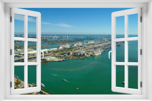 Fototapeta Naklejka Na Ścianę Okno 3D - Aerial image of Port Miami