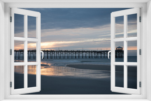 Fototapeta Naklejka Na Ścianę Okno 3D - Atlantic beach pier on the North Carolina coast at sunset