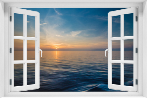 Fototapeta Naklejka Na Ścianę Okno 3D - Sunset at the horizon at sea