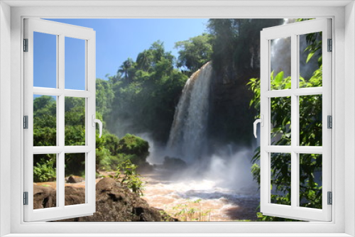 Fototapeta Naklejka Na Ścianę Okno 3D - wodospady i wzburzona rzeka w lesie deszczowym