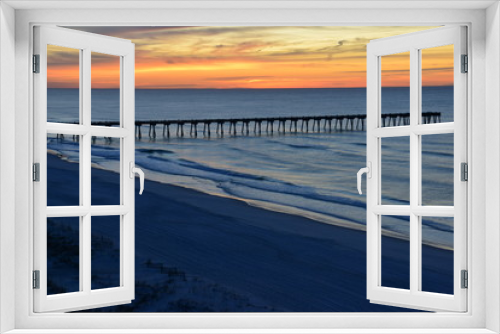 Fototapeta Naklejka Na Ścianę Okno 3D - Winter sunrise in January over the Gulf of Mexico in Pensacola in the USA.
