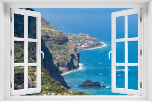 Fototapeta Naklejka Na Ścianę Okno 3D - Viewpoint over the north coast of Madeira, Portugal