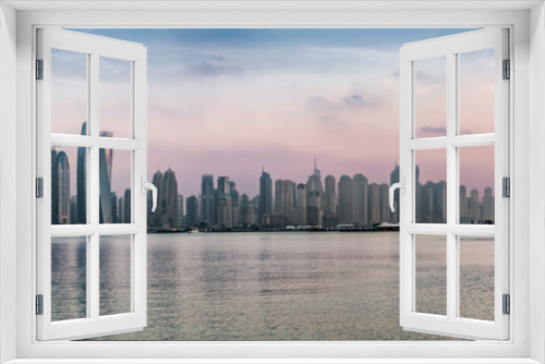 Fototapeta Naklejka Na Ścianę Okno 3D - Die Skyline von Dubai Marina bei Sonnenuntergang