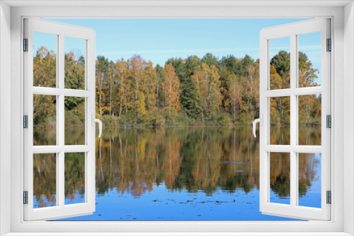 Fototapeta Naklejka Na Ścianę Okno 3D - Calm scenery of autumn nature