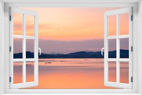 Fototapeta Naklejka Na Ścianę Okno 3D - Sunset Reflection In Lake
