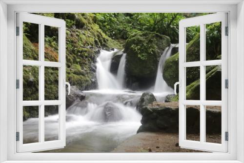 Fototapeta Naklejka Na Ścianę Okno 3D - Beauty river in forest