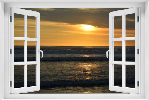 Fototapeta Naklejka Na Ścianę Okno 3D - Sol nascendo na praia do Perequê Açu em Ubatuba