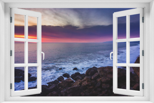 Fototapeta Naklejka Na Ścianę Okno 3D - Colorful Point Dume Sunset