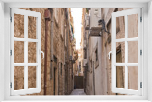 Fototapeta Naklejka Na Ścianę Okno 3D - A narrow cobblestoned alley through the old town of Dubrovnik