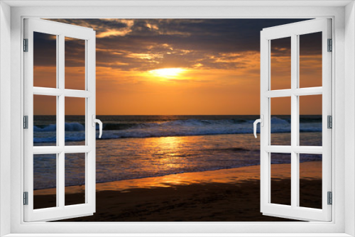 Fototapeta Naklejka Na Ścianę Okno 3D - Beach of the ocean and golden sun rise.