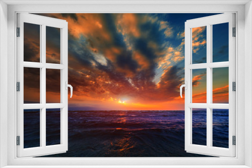 Fototapeta Naklejka Na Ścianę Okno 3D - Beautiful sun rise at beach.
