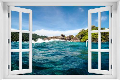 Fototapeta Naklejka Na Ścianę Okno 3D - coast of a small lonely tropical island in ocean