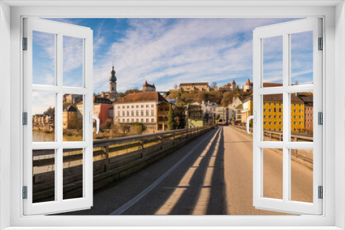 Fototapeta Naklejka Na Ścianę Okno 3D - Panorama der Stadt Burghausen in Oberbayern mit Burg
