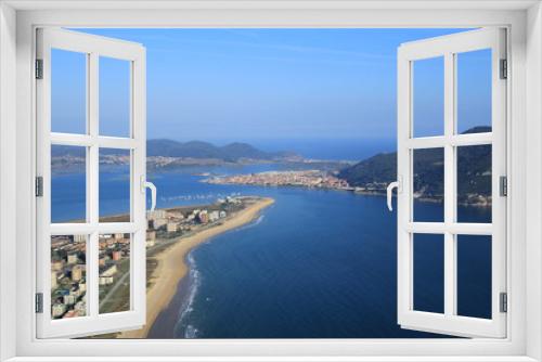 Fototapeta Naklejka Na Ścianę Okno 3D - Aerial view of beach on the north coast of Spain.