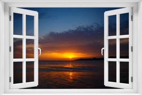 Fototapeta Naklejka Na Ścianę Okno 3D - sunset over the sea. sunset over the sea.Sunset / sunrise with clouds, light rays and other atmospheric effect. sunset over the sea, calm . the concept of tranquility. rest and travel