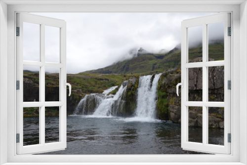 Fototapeta Naklejka Na Ścianę Okno 3D - アイスランド、スナイフェルス半島の滝