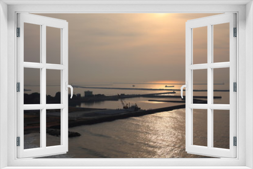 Fototapeta Naklejka Na Ścianę Okno 3D - 海から登る太陽