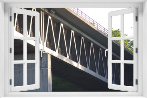 Fototapeta Naklejka Na Ścianę Okno 3D - Grosshesseloher Brücke Struktur Isar