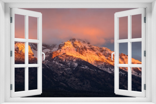 Fototapeta Naklejka Na Ścianę Okno 3D - Dramatic Sunrise on the Tetons