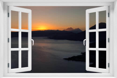 Fototapeta Naklejka Na Ścianę Okno 3D - Sonnenaufgang am Lago de Atitlan