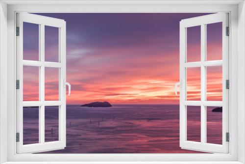 Fototapeta Naklejka Na Ścianę Okno 3D - Incredibly beautiful sunset by the sea
