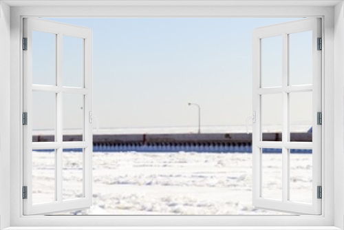 Fototapeta Naklejka Na Ścianę Okno 3D - Lighthouses on frozen Lake Superior waterfront, Duluth, Minnesota in winter