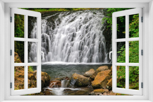 Fototapeta Naklejka Na Ścianę Okno 3D - Dutchman Falls in the Columbia River Gorge, Oregon.