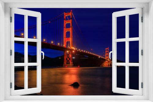 Fototapeta Naklejka Na Ścianę Okno 3D - Sunset at the beach by the Golden Gate Bridge in San Francisco California
