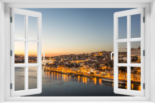 Fototapeta Naklejka Na Ścianę Okno 3D - View of Porto at the sunset