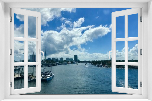 Fototapeta Naklejka Na Ścianę Okno 3D - Impressive Las Olas Boulevard with clear water, sailing boats, luxurious houses and a beautiful blue sky with white clouds in Fort Lauderdale - Florida (USA)
