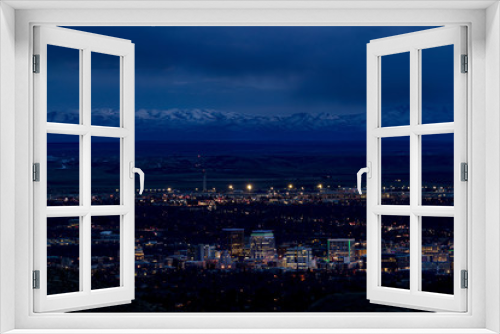 Fototapeta Naklejka Na Ścianę Okno 3D - Boise city at night with the Owyhee mountains with snow and night sky