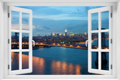 Fototapeta Naklejka Na Ścianę Okno 3D - Williamsburg Bridge in New York