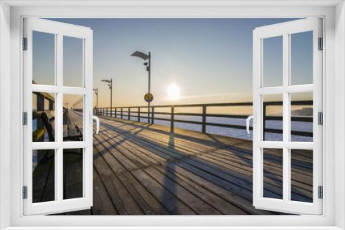 Fototapeta Naklejka Na Ścianę Okno 3D - Sun on pier