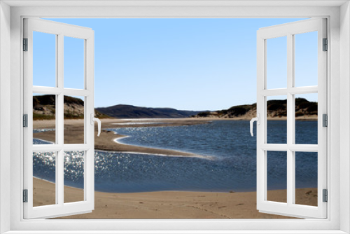 Fototapeta Naklejka Na Ścianę Okno 3D - 沙漠中的湖泊