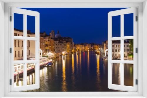 Fototapeta Naklejka Na Ścianę Okno 3D - Venice / Night  view of the river canale and traditional venetian architecture