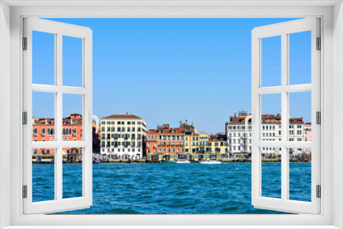 Fototapeta Naklejka Na Ścianę Okno 3D - Daylight view from boat to Riva degli Schiavoni waterfront