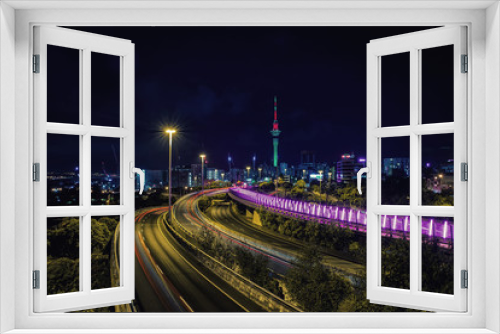Fototapeta Naklejka Na Ścianę Okno 3D - Auckland highway at night and city skyline with Sky Tower