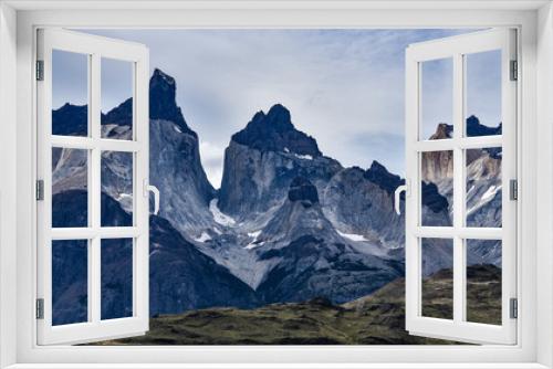 Fototapeta Naklejka Na Ścianę Okno 3D - Lake Pehoe and Los Cuernos (The Horns), National Park Torres del Paine, Chile