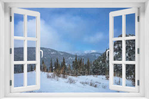 Fototapeta Naklejka Na Ścianę Okno 3D - Snowy Mountain Top
