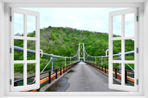 Fototapeta Naklejka Na Ścianę Okno 3D - 新緑と吊橋
