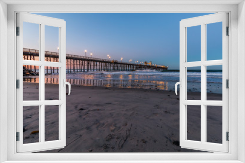Fototapeta Naklejka Na Ścianę Okno 3D - The Oceanside, California fishing pier at dawn, located in San Diego County.
